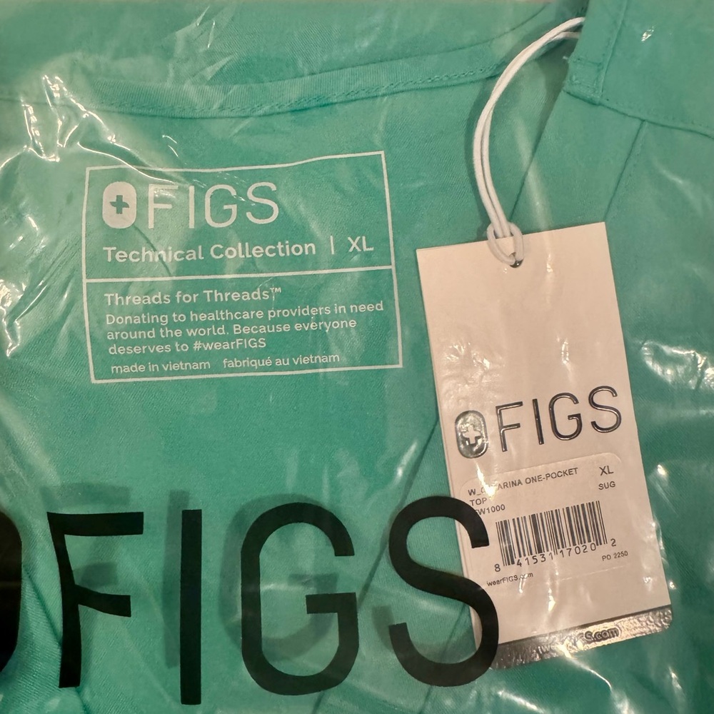 Figs Surgical Green Catarina One-Pocket Technical Collection Scrub Top - Picture 2 of 3